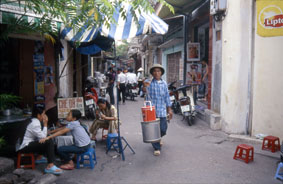 Estampa cotidiana en las calles de Hanoi