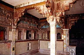 Algunas estancias todav�a conservan las famosas pinturas murales del palacio de Bundi