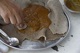 Injera con shiro