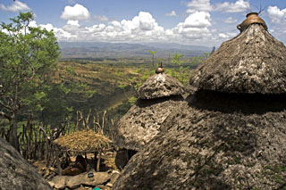 Los  pueblos Konso mantienen una estructura urban�stica muy peculiar, comparable a un laberinto