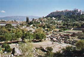 Vista de la Agora ateniense; arriba, a la derecha, la Acr�polis