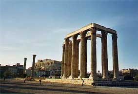 Todav�a se conservan unas cuantas columnas del otrora grandioso Templo de Zeus Olimpico