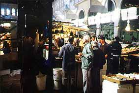 En la calle Athinas se encuentra el gran mercado de carnes y verduras